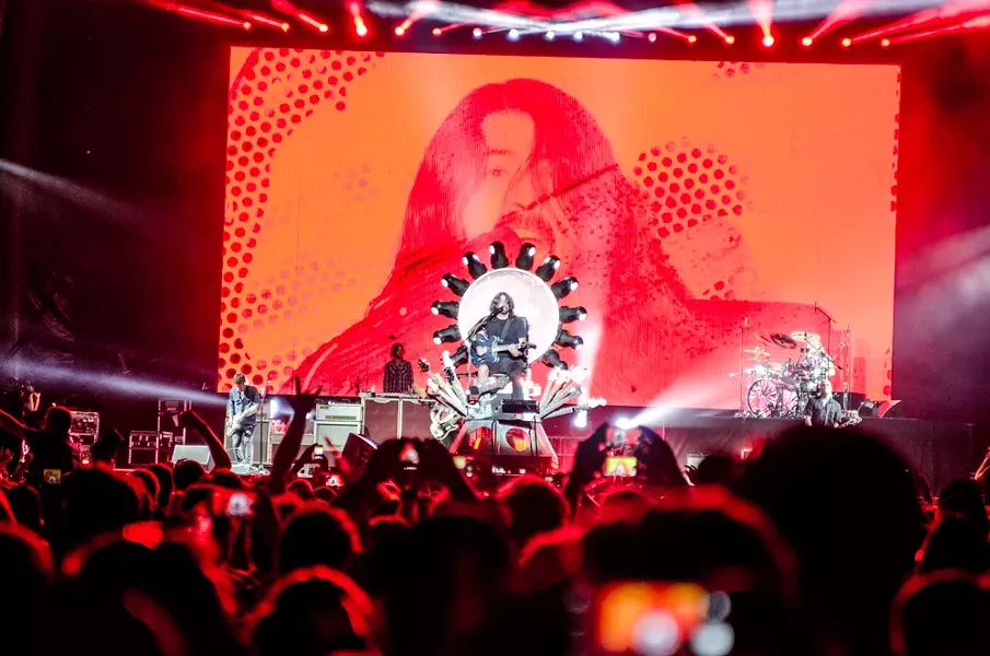 Obligatory Dave Grohl shot in fuckboi double-filter mode. - JAIME MONZON