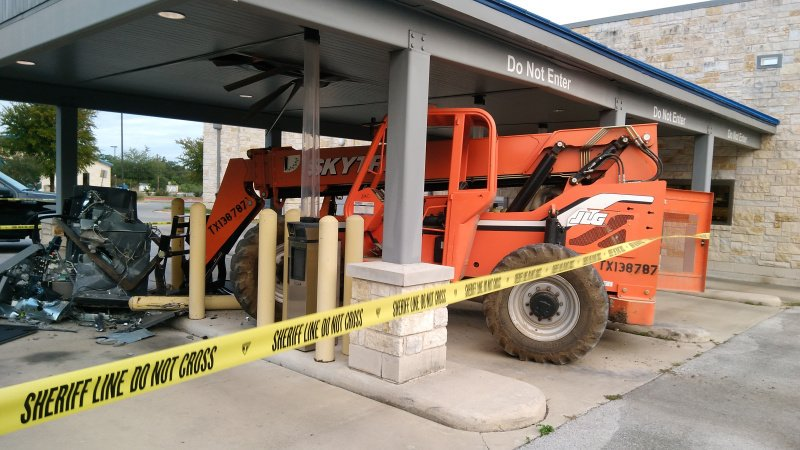 Robbers Use Stolen Forklift To Steal North Side San Antonio Atm The Daily