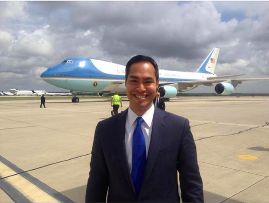 Julián Castro mugs in front of the plane he'd like to ride in one day. - VIA INSTAGRAM @ JULIANCASTROTX
