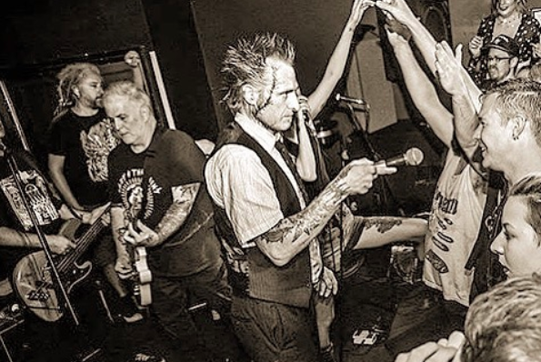 INSTAGRAM / LEFTOVER CRACK