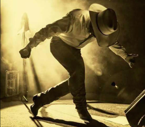 Emilio takes a bow. - FACEBOOK | DAVID BRAVO