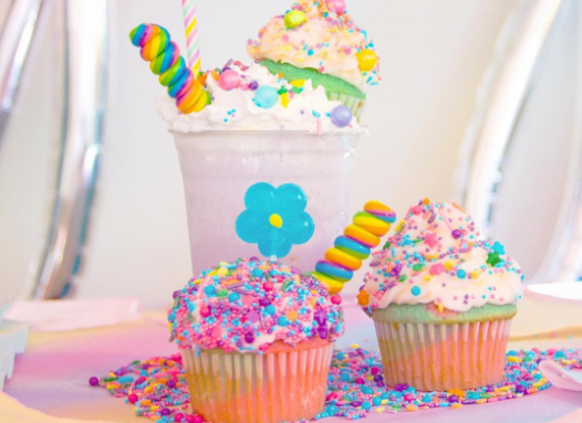 It's almost too pretty to eat. Almost. - PHOTO VIA INSTAGRAM, HONESUCKLETEATIME