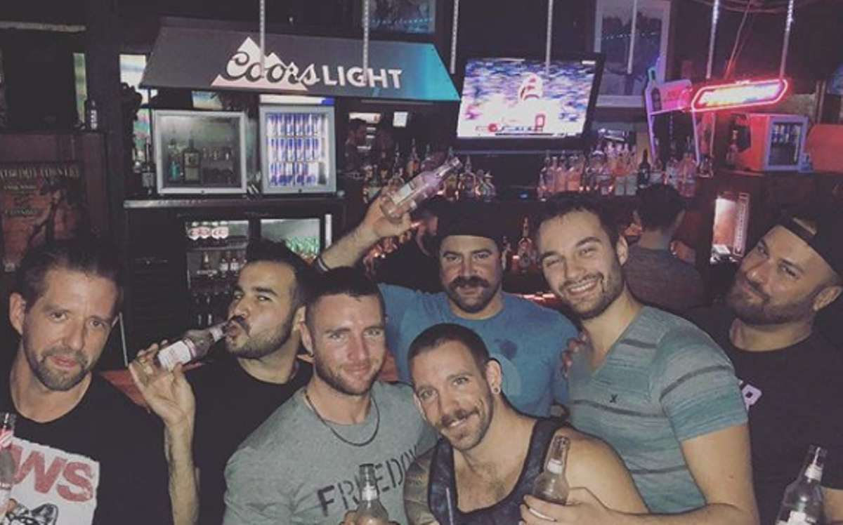 find closest gay bar