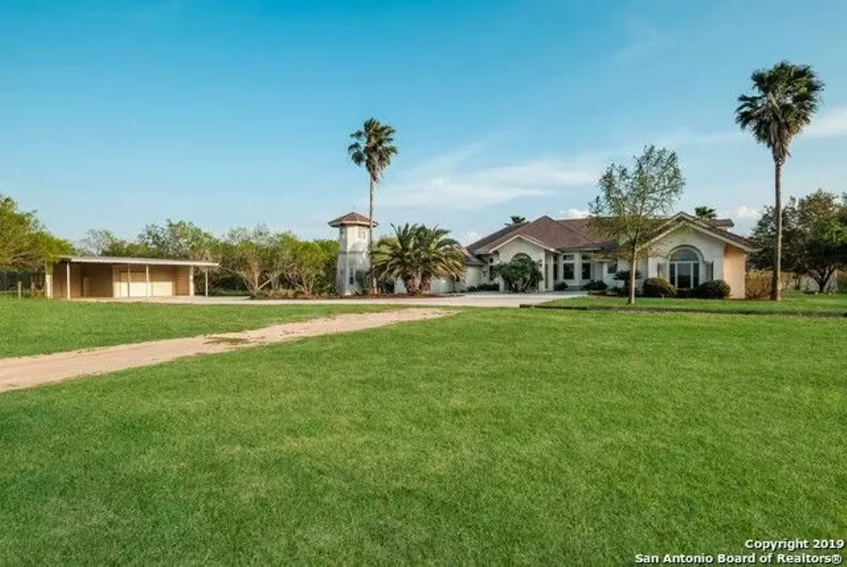 A House on Calaveras Lake Is for Sale, and It Feels Like an Island