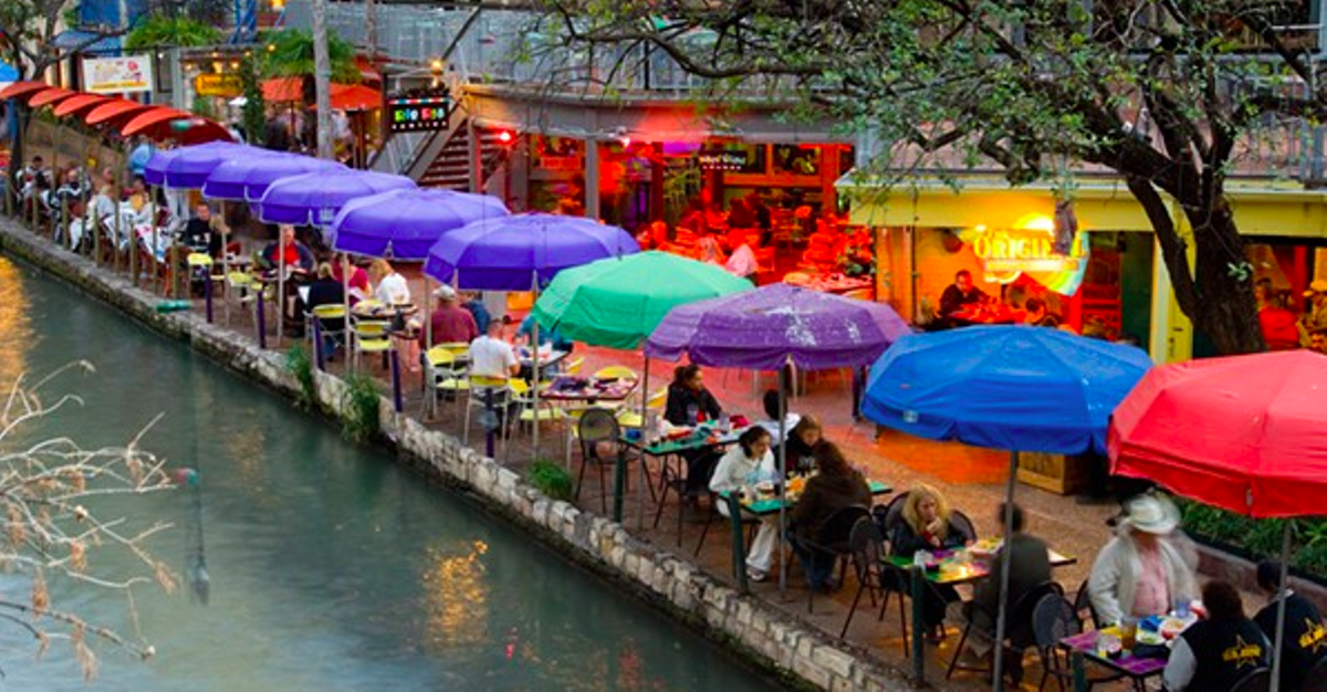 TikTok video goes viral for documenting maskless masses along San Antonio River Walk