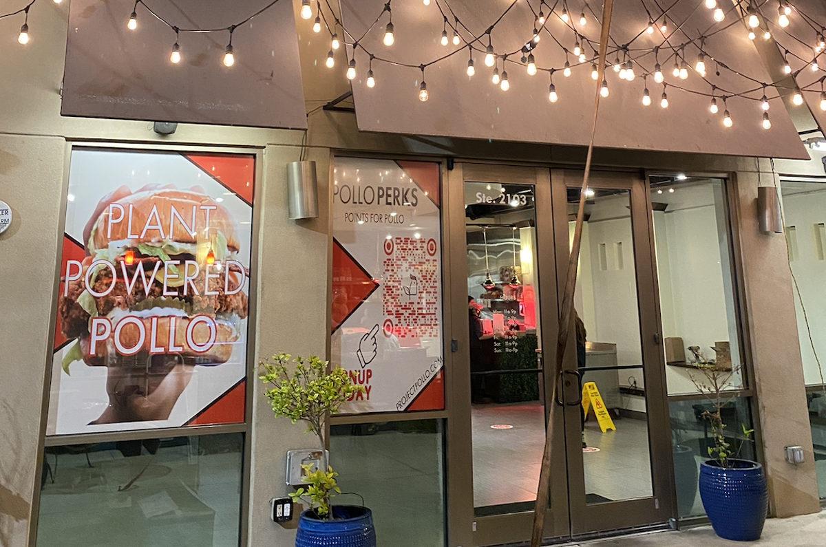 Vegan fried chicken food cart Project Pollo opens first San Antonio brick-and-mortar location - Vimarsana News