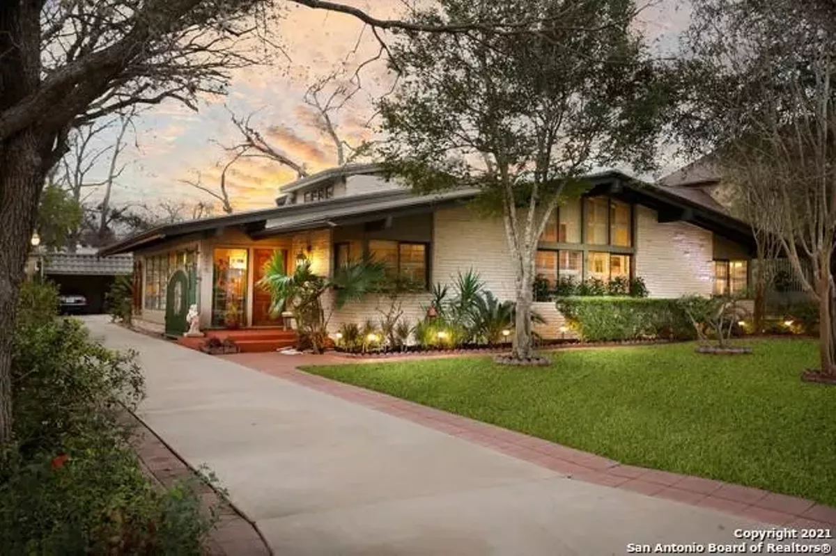 A San Antonio architect is selling this crazy Mid-Century Modern hideaway - Vimarsana News
