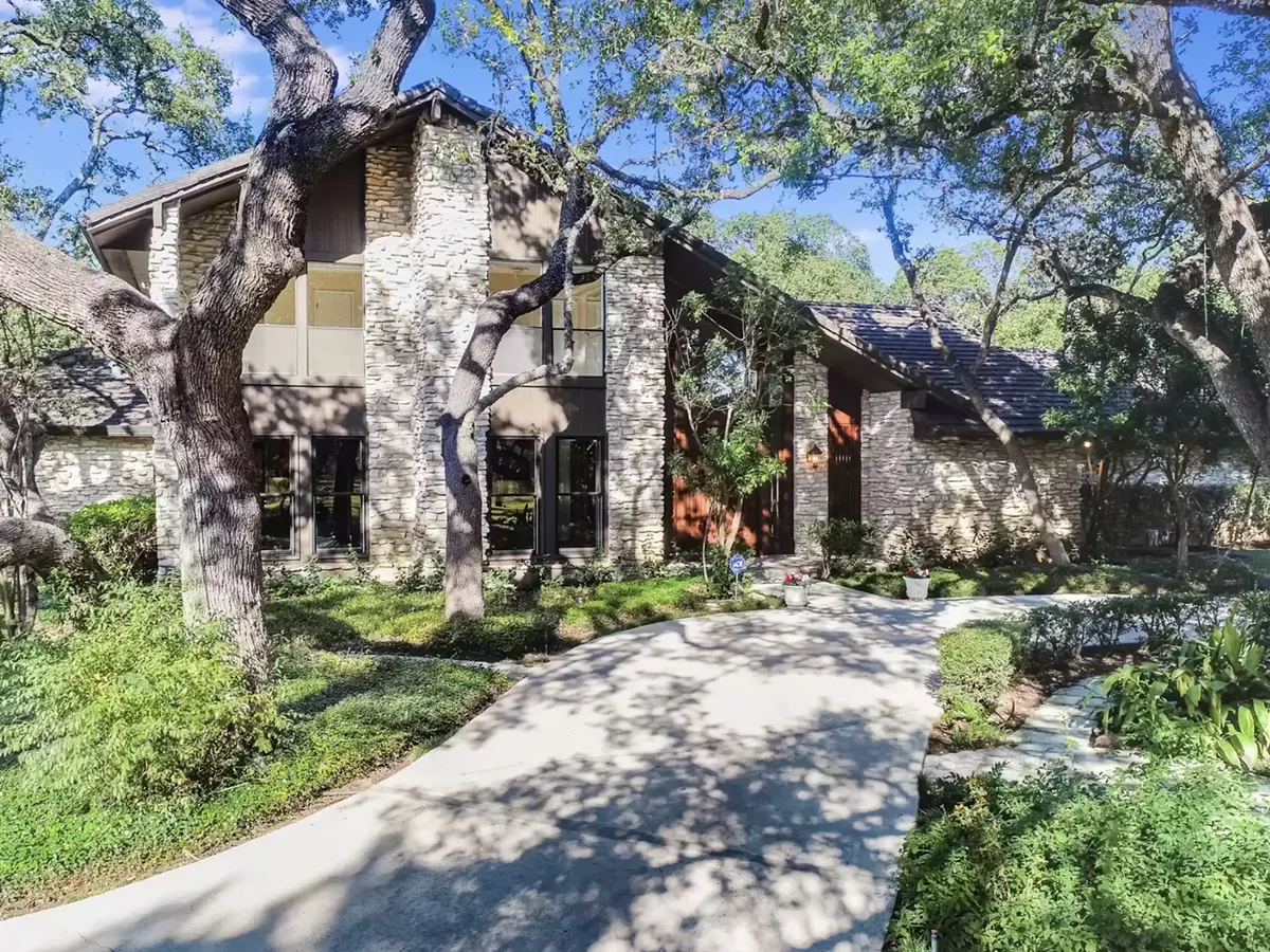 San Antonio philanthropist, former Harte-Hanks CEO Larry D. Franklin is selling his longtime home - Vimarsana News