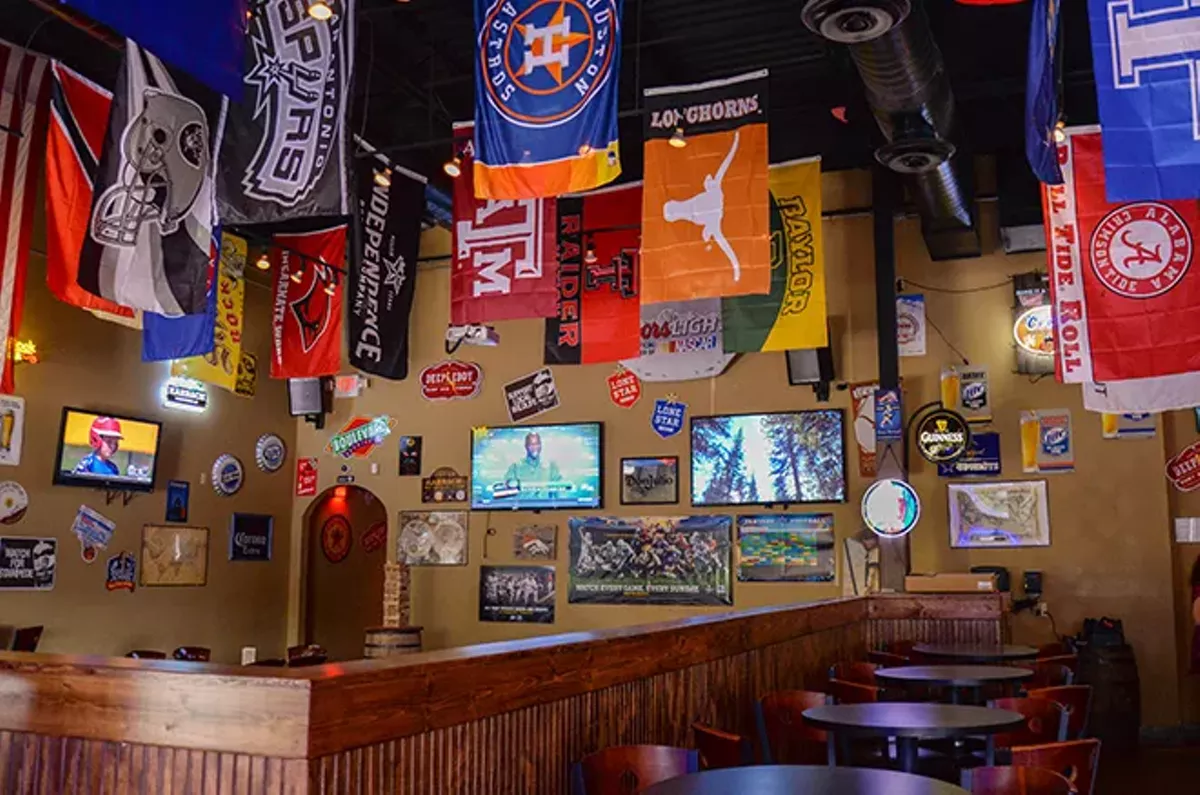 10 Photos Of The Lost Bar & Grill San Antonio San Antonio Current