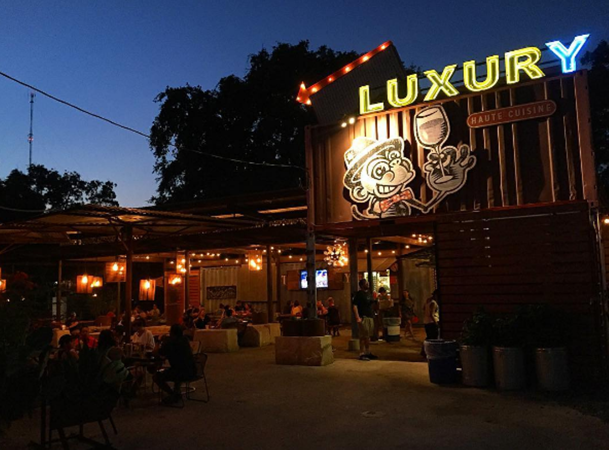 14 SA Bars Where You'll Always Run Into a Friend San Antonio