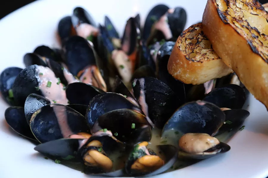Bambara's Mussels a la Manhattan