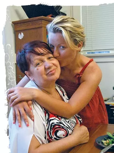 taunia_mom.jpg
