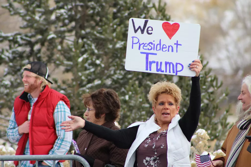 Tami Hunsaker (center right) and her friend Nancy McKellar (ctr. left) show their Trump pride. - ENRIQUE LIMÓN