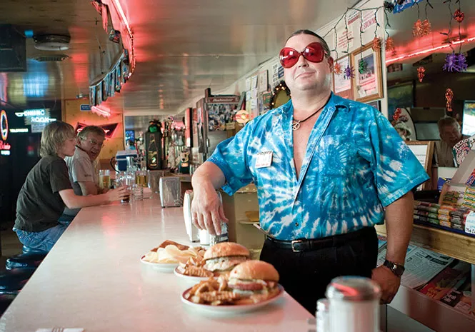 dining_george_081023.jpg