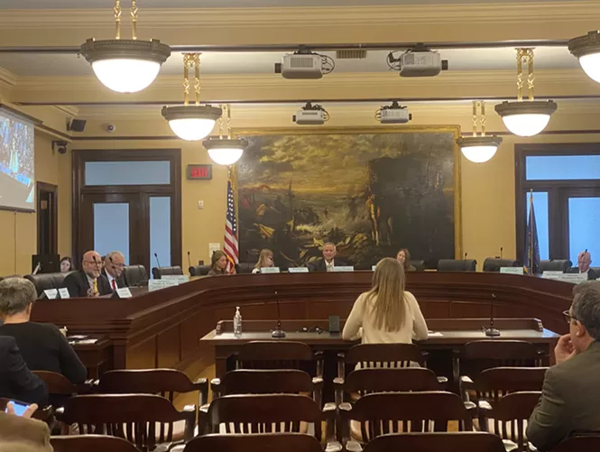Bill allowing pregnant women to use Utah's carpool lanes gains committee approval - Vimarsana News