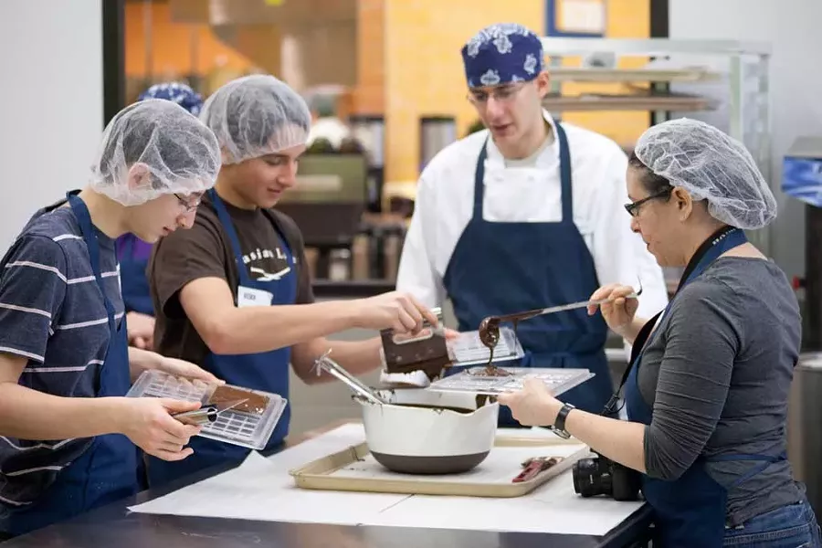 Chocolate-bar-making class at South End Kitchen - MATTHEW THORSEN