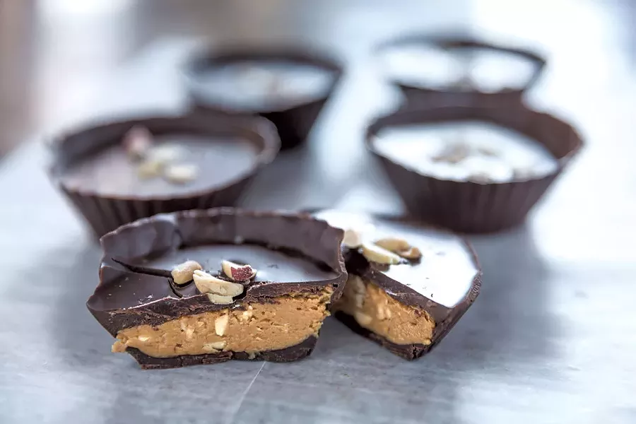 Peanut butter cups - OLIVER PARINI