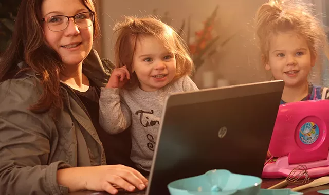 Joanna Scott with daughters Bree and Genevieve - MATTHEW THORSEN