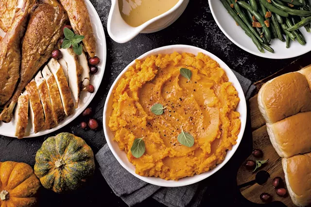 Thanksgiving dinner - ELENA VESELOVA | DREAMSTIME