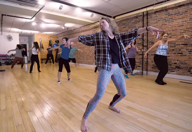 Emma Manion leading a rehearsal at Zenith Fitness and Movement - JEB WALLACE-BRODEUR