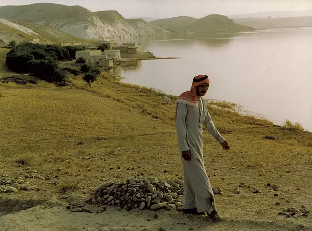 By the banks of the Euphrates River in Jerf el-Ahmar - DEBORAH HARTE FELMETH