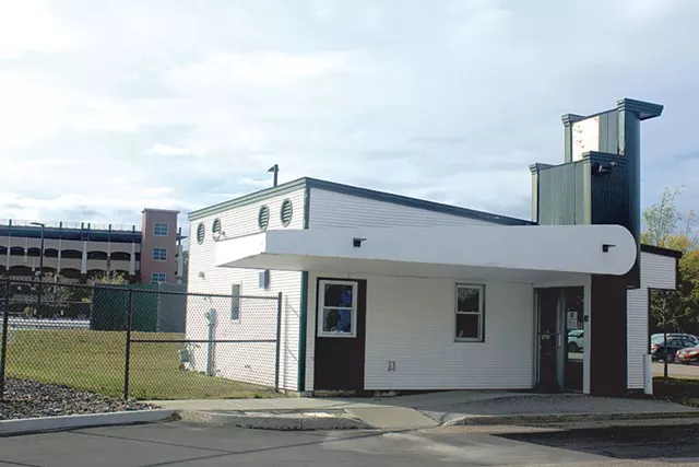 The airport building Garnet will use for testing - DEREK BROUWER ©️ SEVEN DAYS