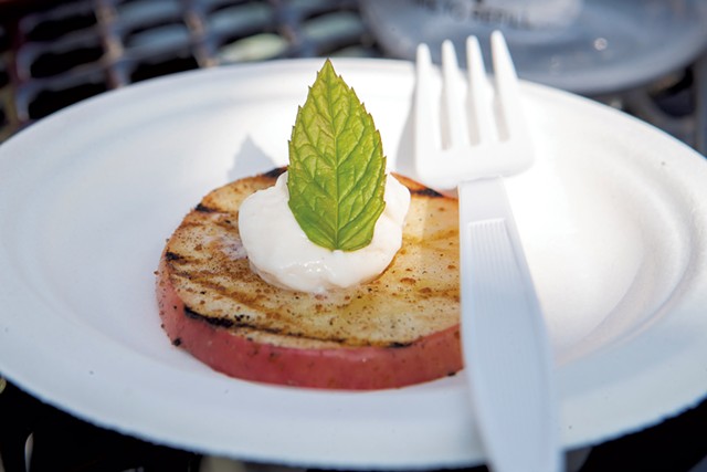 Grilled apple with mint - JAMES BUCK