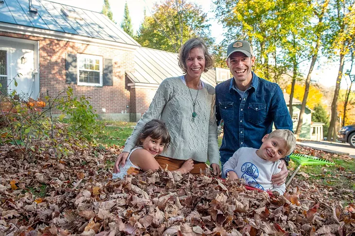 The Kahn Family - JEB WALLACE-BRODEUR