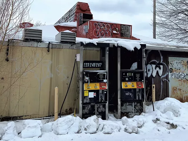 The former Pizza Hut In South Burlington - KEN PICARD ©️ SEVEN DAYS