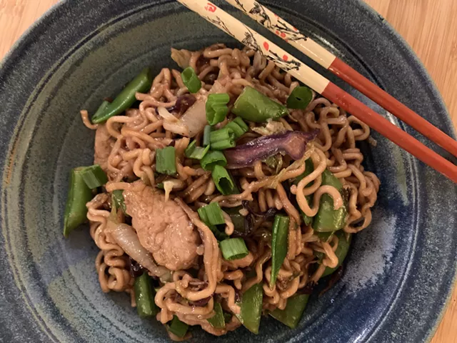 Pork lo mein - MELISSA PASANEN ©️ SEVEN DAYS