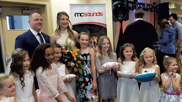 Dans le cadre d'une cérémonie de mariage simulée du Studio of Dance de Miss Jackie, qui s'est tenue au Killington Bridal Show en 2019 - PHOTOS AVEC LA COURTOISIE DE VERMONT WEDDING ASSOCIATION
