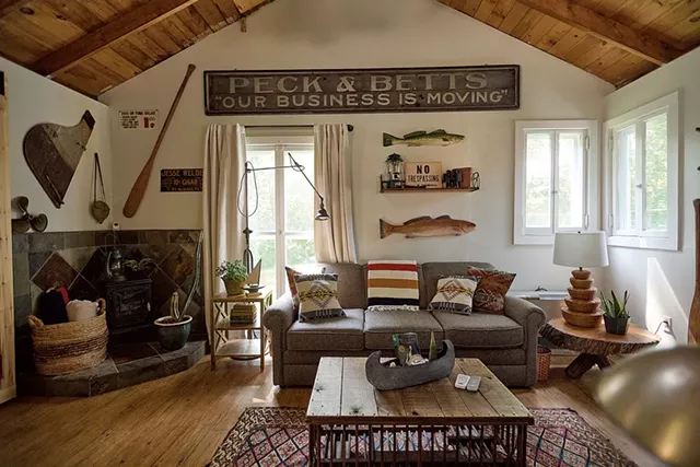 Camp Hickory House, a vacation property in St. Albans - BEAR CIERI