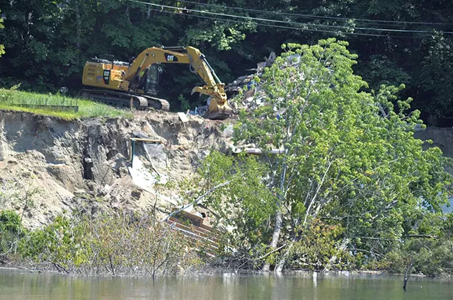 The Plattsburg Avenue demolition - SASHA GOLDSTEIN