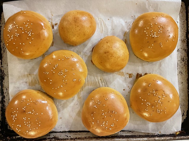 Challah hamburger buns and dinner rolls - MELISSA PASANEN ©️ SEVEN DAYS