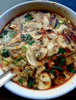 Tom Yum - SUZANNE PODHAIZER