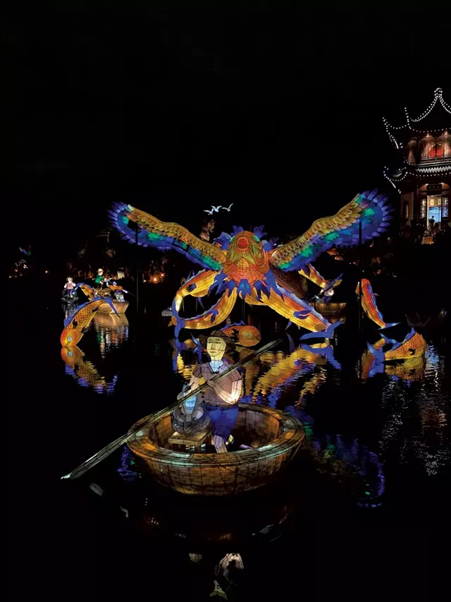 Scenes from the Montréal Botanical Garden's Jardins de Lumière show - ALISON NOVAK