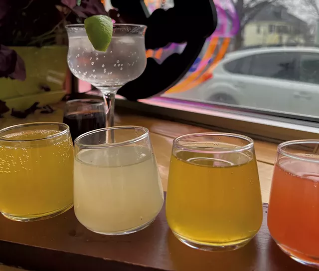 The Tatiana (back) and mimosa flight with soursop, guava, papaya and passion fruit juice - JORDAN BARRY ©️ SEVEN DAYS