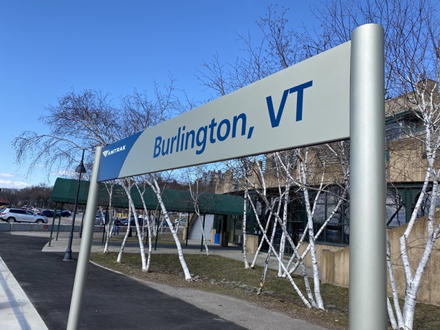An Amtrak station sign in Burlington - SASHA GOLDSTEIN ©️ SEVEN DAYS