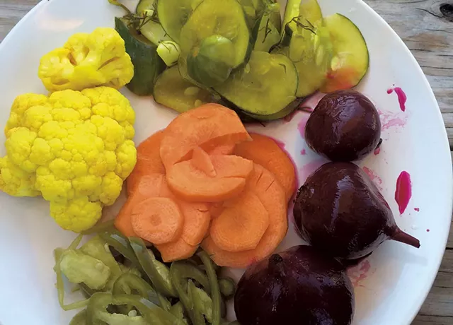 Assorted pickles - SUZANNE PODHAIZER