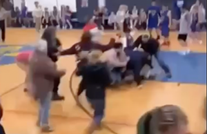 Fighting on the basketball court - SCREENSHOT