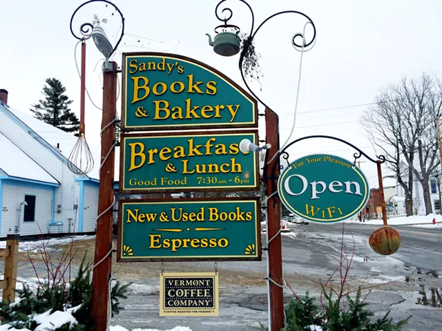 Sandy's Books & Bakery - JULIA CLANCY