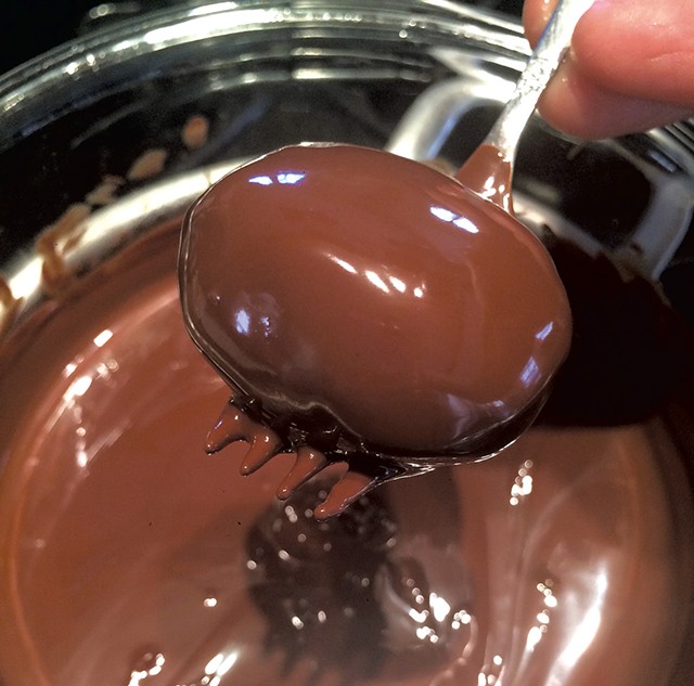 Dipping candy eggs - SUZANNE PODHAIZER
