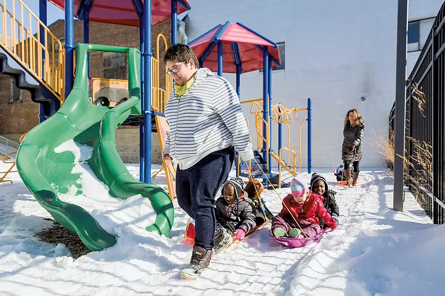 Caregivers with kids at the King Steet Center - OLIVER PARINI