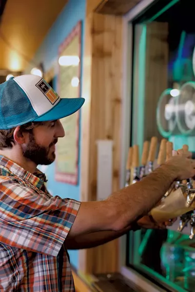 Topher Lyons pouring a pint of River Roost Mas Verde IPA - SARAH PRIESTAP