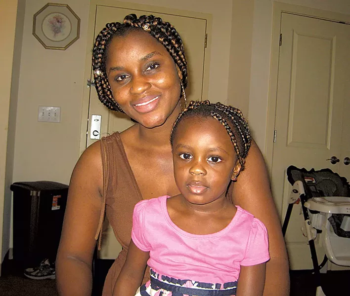 Zeynab Kouyate and her daughter, Sara - KYMELYA SARI