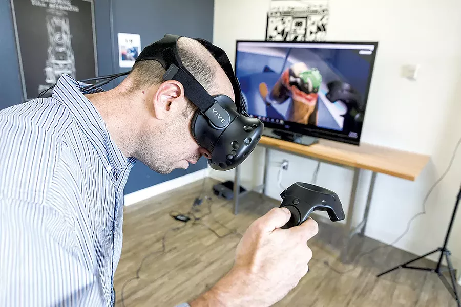 Steven Berlin using the Varises simulator - OLIVER PARINI