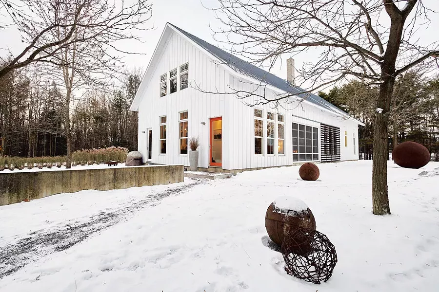 The Wagner-Katz residence with Keith Wagner's ball sculptures - BEAR CIERI