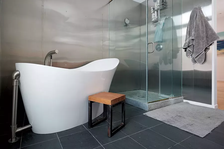 Master bath tub - BEAR CIERI