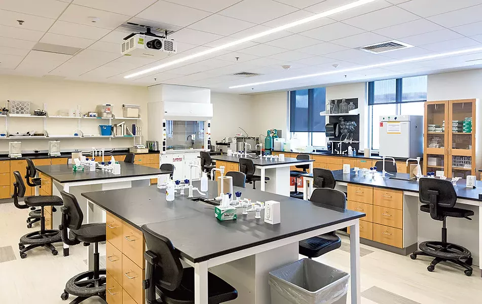 Science lab in Discovery Hall - OLIVER PARINI