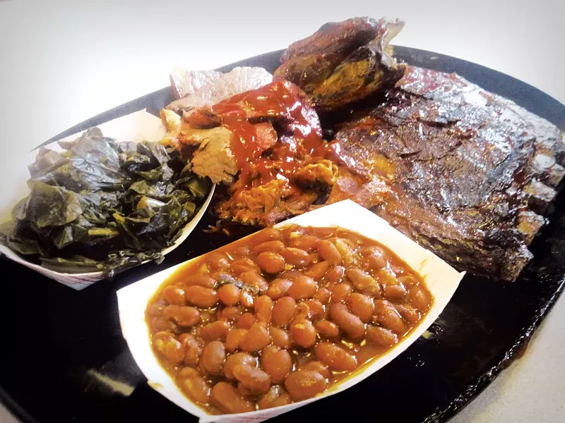 The BBQ Lovers Who Want It All dish at Tail O' the Pup - ETHAN DE SEIFE